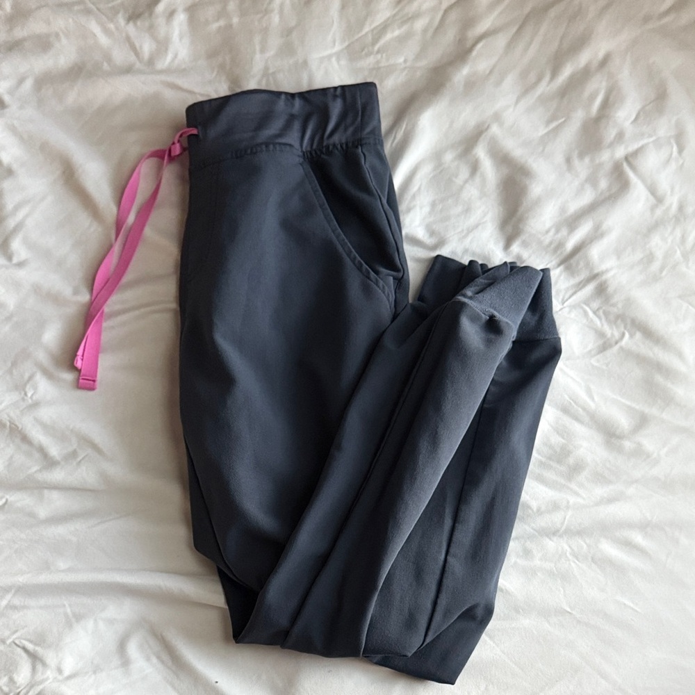 Women’s Figs Zamora jogger scrub pants, size XSP